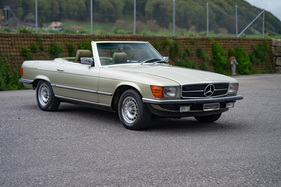 Mercedes-Benz 280 SL R107 (1981) - als 06 an der Swiss Classic World Versteigerung 2026 der Oldtimer Galerie Mercedes-Benz 280 SL R107 (1981) - als 06 an der Swiss Classic World Versteigerung 2026 der Oldtimer Galerie