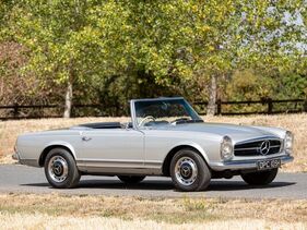 Mercedes-Benz 280 SL Roadster with Hardtop (1970) - als Lot 257 an der Bonhams Goodwood Revival Auction 2026