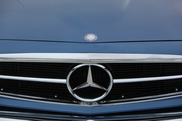 Mercedes-Benz 280 SL - mit grossem Stern im Kühlergrill (Dolder Classics Mai 2018)