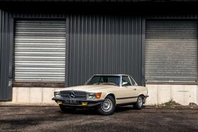 Mercedes-Benz 280 SL with Hard top (1976) - Lot 071 an der Artcurial Musée Automobile du Château de Vernon Versteigerung 2025
