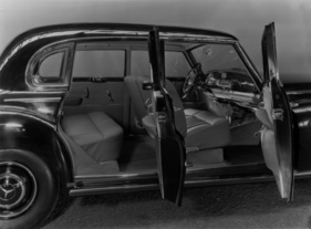 Mercedes-Benz 300 (1951) - der Innenraum des W186 II vermittelt einen neuen Eindruck von Luxus und Grosszügigkeit