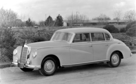 Seine Majestät - Mercedes-Benz 300 (im historischen Fahrbericht)