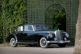 Mercedes-Benz 300 (1953) - Limousine der Baureihe W 186 II, gebaut von 1951 bis 1954 - Classic-Gala Schwetzingen 2020