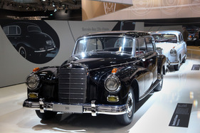 Mercedes Benz 300 (1960) - Vorgänger der S-Klasse, dieses Modell wurde auch "Adenauer-Mercedes" genannt (Techno Classica 2013)