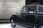Mercedes Benz 300 (1960) - der Vorgänger schaut seinen späten Nachfolger an (Techno Classica 2013)