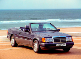 Mercedes-Benz 300 CE-24 Cabriolet (1991) - vier vollwertige Sitzplätze an der Sonne