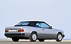 Mercedes-Benz 300 CE-24 Cabriolet (1992) – Exterieurfoto von rechts hinten mit geschlossenem Verdeck aus dem Jahr 1992. (© Mercedes-Benz AG, 1992) Mercedes-Benz 300 CE-24 Cabriolet (1992) – Exterieurfoto von rechts hinten mit geschlossenem Verdeck aus dem Jahr 1992. (© Mercedes-Benz AG, 1992)