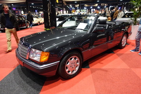 Mercedes-Benz 300 CE Cabriolet (1993) – mit Laufleistung 90'200 km für 45'500 Euro – Classic Car Show Maastricht 2025 (1993)