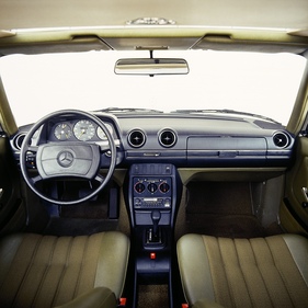 Mercedes Benz 300 D (1982) - mit aufpreispflichtigem Airbag