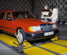 Mercedes-Benz 300 E (1984) - Entwicklung