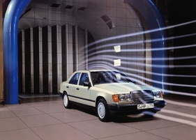 Mercedes-Benz 300 E (1984) - im Windkanal, cw-Wert teilweise unter 0.30