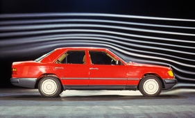 Mercedes-Benz 300 E (1984) - im Windkanal