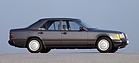Mercedes-Benz 300 E (1984) - noch mit Raddeckeln (© Daimler AG, 1984) Mercedes-Benz 300 E (1984) - noch mit Raddeckeln (© Daimler AG, 1984)