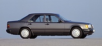 Bild: Mercedes-Benz 300 E (1984) - noch mit Raddeckeln