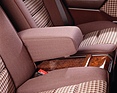 Mercedes-Benz 300 E (1989) - mit Einzelsitzen im Fond