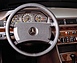 Mercedes-Benz 300 E (1989) - überarbeitetes Cockpit (© Daimler AG, 1989) Mercedes-Benz 300 E (1989) - überarbeitetes Cockpit (© Daimler AG, 1989)