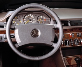 Mercedes-Benz 300 E-24 (1989) - Sportline-Ausführung, mit Lederlenkrad
