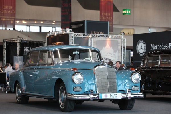 Mercedes-Benz 300 Limousine auf dem Clubstand - Retro Classics Bavaria 2019