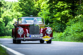 Bild Mercedes Benz 300 S Cabriolet an der ADAC Deutschland Klassik 2013