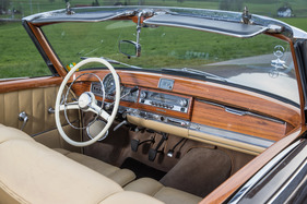 Mercedes-Benz 300 S Roadster (1953) - schönes Holz für das Armaturenbrett (1953)