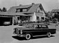 Mercedes-Benz 300 SE (1961) - Die Idylle, mit Eigenheim, Gärtchen und schönem Wägelchen in der Garage (© Daimler AG, 1961) Mercedes-Benz 300 SE (1961) - Die Idylle, mit Eigenheim, Gärtchen und schönem Wägelchen in der Garage (© Daimler AG, 1961)