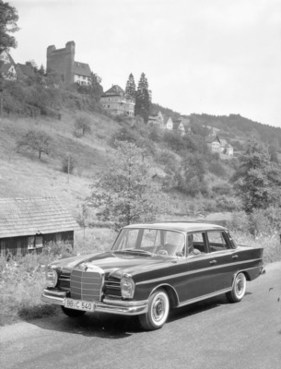 Mercedes-Benz 300 SE (1961) - Zeitgemäss mit Weisswandreifen