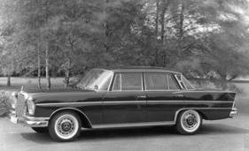 Mercedes Benz 300 SE (1961) - frühes Pressebild der Baureihe W 112 Mercedes Benz 300 SE (1961) - frühes Pressebild der Baureihe W 112