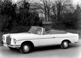Mercedes-Benz 300 SE Cabriolet (1961) - die leicht verbreitere Spur hinten ist kaum sichtbar