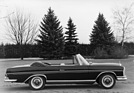 Mercedes-Benz 300 SE Cabriolet (1962) - Fahrsicherheit, Formschönheit, Komfort und Fahcleistungen machen das Fahrezug zu einem Wagen der internationalen Spitzenklasse, meinte der Mercedes-Pressedient damals