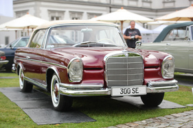 Mercedes-Benz 300 SE Cabriolet (1963) - mit Nummer F4 im Concours d'Elégance an der Schloss Bensberg Classics 2015
