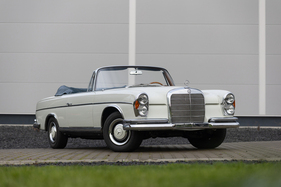 Mercedes-Benz 300 SE Cabriolet (1965) - als Lot 167 angeboten an der RM/Sotheby's Versteigerung von Paris am 1. Februar 2023