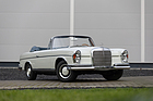 Mercedes-Benz 300 SE Cabriolet (1965) - als Lot 167 angeboten an der RM/Sotheby's Versteigerung von Paris am 1. Februar 2023