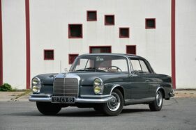 Mercedes-Benz 300 SE Coupé (1963) - offered as lot 43 at the Artcurial Sur les Champs auction on October 24, 2021