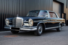 Mercedes-Benz 300 SE Coupé (1964) - als Lot 212 an der Artcurial-Versteigerung anlässlich der Rétromobile Paris am 18./19. März 2022