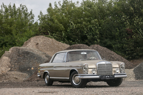 Mercedes-Benz 300 SE Coupé (1964) - als Lot 29 an der Artcurial Mercedes-Versteigerung in Paris am 15. Oktober 2017