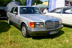 Mercedes-Benz 300 SE der Baureihe W126, 1986, 34’2500 Kilometer, angeboten für € 6800.- – Bockhorner Oldtimermarkt 2025