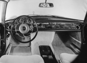 Mercedes-Benz 300 SE lang (1965) – Armaturenbrett mit Maserholz (1965)