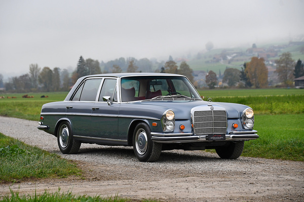 Bild: Mercedes-Benz 300 SEL 6.3 (1969) - 1968 Mercedes 300 SEL 6.3 - als Lot 141 an der Oldtimer Galerie Toffen Versteigerung von Gstaad am 29. Dezember 2024