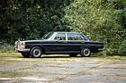 Mercedes-Benz 300 SEL 6.3 (1970) – angeboten als Lot Nr. 102 bei der RM-Sotheby's-Versteigerung in Paris am 4. und 5. Februar 2025