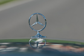 Mercedes-Benz 300 SEL 6.3 (1972) - Der Stern auf der Motorhaube