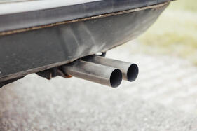 Mercedes-Benz 300 SEL 6.3 Coupé Speciale Pininfarina (1970) – Auf dem Doppelauspuff sassen ursprünglich gebördelte, verchromte Blenden