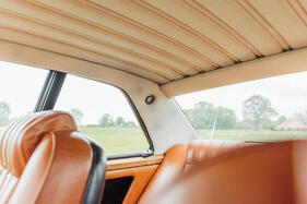 Mercedes-Benz 300 SEL 6.3 Coupé Speciale Pininfarina (1970) – Die Längspfeifen im Himmel zitieren die Steppung der Sitzpolster