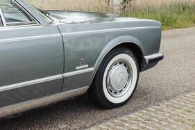 Mercedes-Benz 300 SEL 6.3 Coupé Speciale Pininfarina (1970) – Die breite, farblich abgesetzte Nut auf der Flanke zitiert den Ferrari Modulo