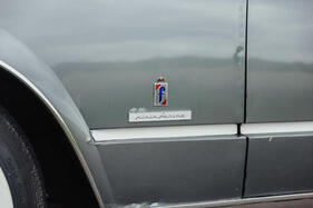 Mercedes-Benz 300 SEL 6.3 Coupé Speciale Pininfarina (1970) – Pininfarina-Signet und -Schriftzug finden sich traditionell zwischen Rad und Tür auf dem vorderen Kotflügel