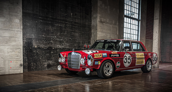 Bild: Mercedes-Benz 300 SEL 6.3 'Rote Sau' (1969) - Kommt bullig daher