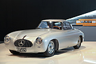 Mercedes-Benz 300 SL (1952) - die Wettbewerbsversion kam ohne eigentliche Türen aus - Rétromobile 2015