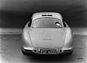 Mercedes Benz 300 SL (1953) - W 198 011 - Prototyp des Rennsportwagens für die Saison 1953 - Heckansicht mit in der Heckscheibe eingelassenem Tankverschluss (© Archiv Daimler AG, 1953) Mercedes Benz 300 SL (1953) - W 198 011 - Prototyp des Rennsportwagens für die Saison 1953 - Heckansicht mit in der Heckscheibe eingelassenem Tankverschluss (© Archiv Daimler AG, 1953)