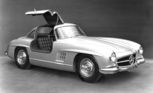 Mercedes-Benz 300 SL (1954) - Vorserienmodell des berühmten Sportwagens mit geöffneter Flügeltüre