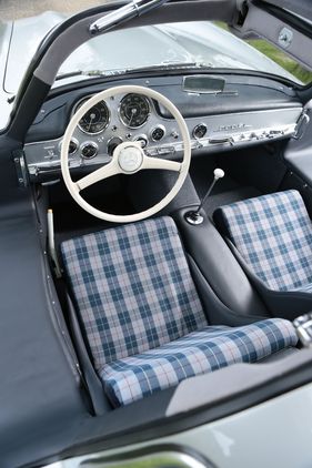 Mercedes Benz 300 SL (1954) - angeboten an der Bonhams-Versteigerung im Mercedes-Museum am 12. Juli 2014 Mercedes Benz 300 SL (1954) - angeboten an der Bonhams-Versteigerung im Mercedes-Museum am 12. Juli 2014