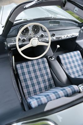 Bild Mercedes Benz 300 SL (1954) - angeboten an der Bonhams-Versteigerung im Mercedes-Museum am 12. Juli 2014